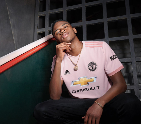 pink away kit manchester united